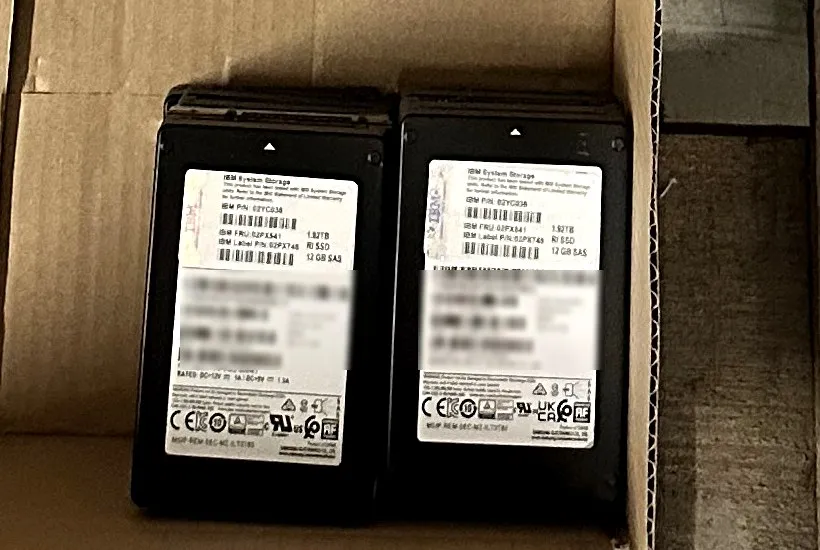 Dyski SSD klasy serwerowej 2,5 cala z etykietami do obiektywu
